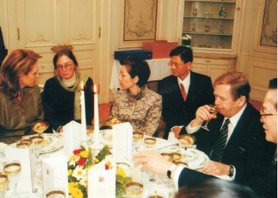 李光章校友任陳總統夫人與捷克哈維爾總統伉儷傳譯